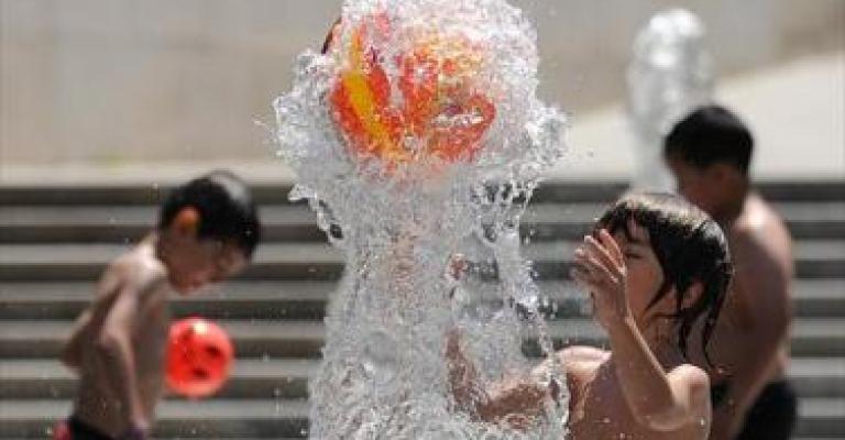 الحرارة في عمان 42 وفي الاغوار 45