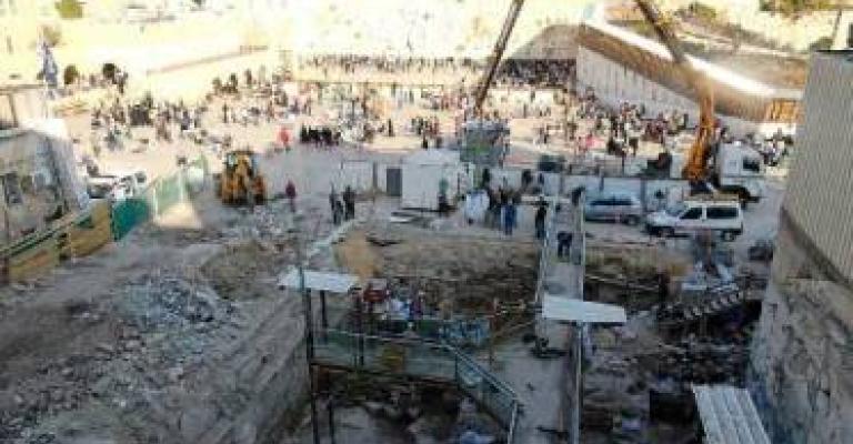 تحذيرات من الإجراءات الإسرائيلية في ساحة البراق تحذيرات من الإجراءات الإسرائيلية في ساحة البراق