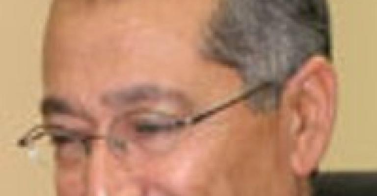 لماذا يتاورى المسؤولون عن عيون الناس؟ لماذا يتاورى المسؤولون عن عيون الناس؟