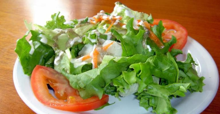 صحن السلطة يكلف الاردنيين 4 دنانير!..فيديو صحن السلطة يكلف الاردنيين 4 دنانير!..فيديو