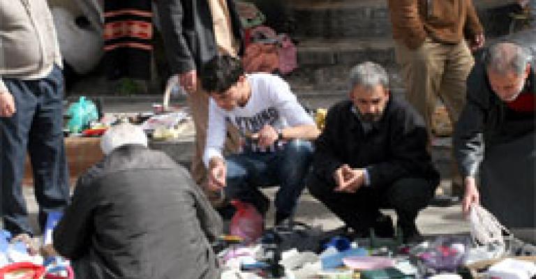 سوق عيد شعبي لأصحاب البسطات والباعة المتجوليين سوق عيد شعبي لأصحاب البسطات والباعة المتجوليين