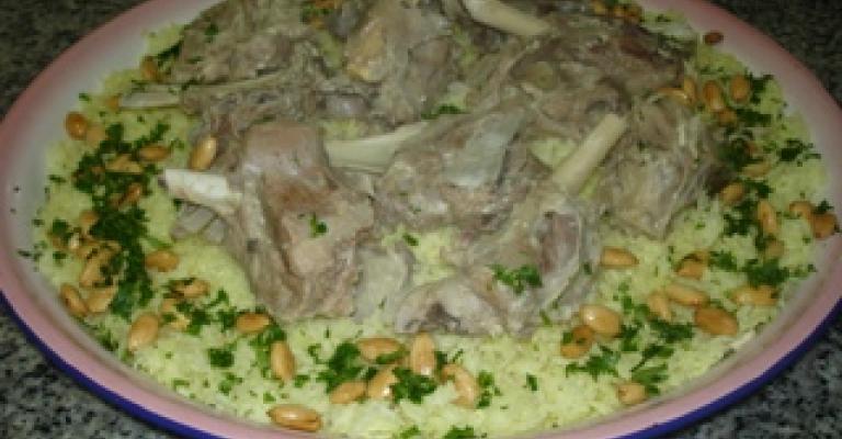 «المنسف» و «المدقوقة» و «المكمورة» الأطباق المفضلة لدى الأردنيين «المنسف» و «المدقوقة» و «المكمورة» الأطباق المفضلة لدى الأردنيين