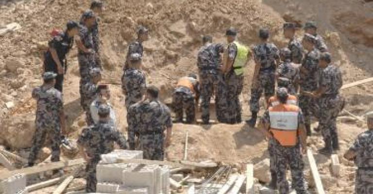 اصابة 3 اشخاص بانهيار سور استنادي في سحاب اصابة 3 اشخاص بانهيار سور استنادي في سحاب