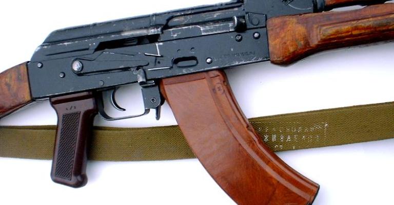 مشاجرة "ليش تطلع علي" نتج عنها وفاة و5 إصابات