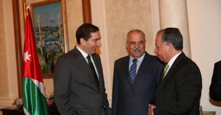 الحكومة تبدأ بسياسة الانفتاح بلقائها النقابات والإسلاميين الحكومة تبدأ بسياسة الانفتاح بلقائها النقابات والإسلاميين