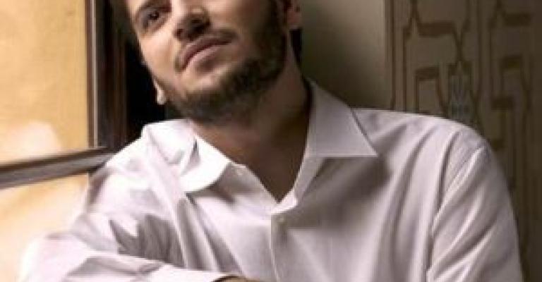 سامي يوسف يؤجل حفلته في عمان