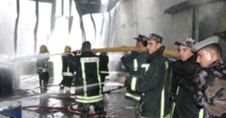 إخماد حريق كبير بمصنع دهانات