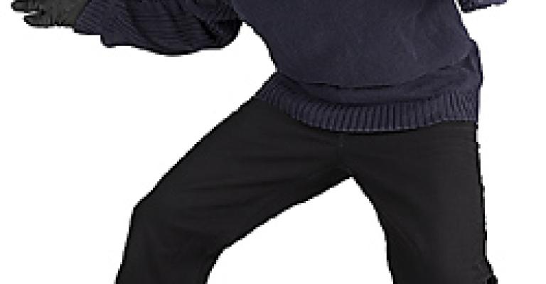 القبض على لص قام بسرقة 32 منزلا القبض على لص قام بسرقة 32 منزلا