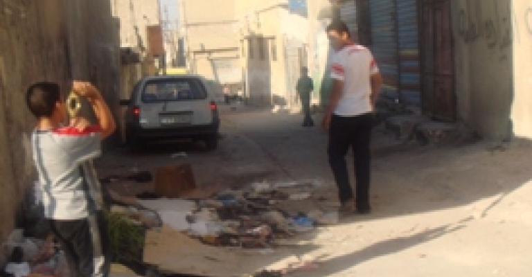 نظافة مخيم البقعة..عبء يثقل الأنروا