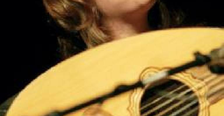 ماضي تقدم باقة من الأغاني التراثية