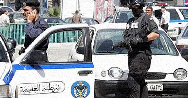 اصابة مطلوب بجروح نتيجة تدهور سيارة مسروقة اصابة مطلوب بجروح نتيجة تدهور سيارة مسروقة