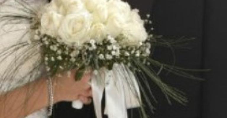 44 عريسا وعروسا من نابلس للأردن