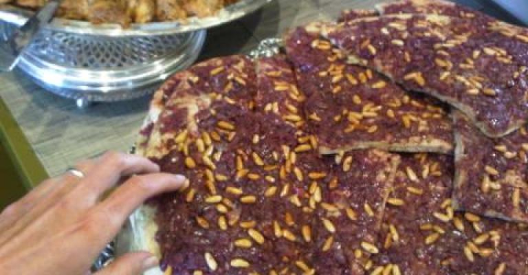 الملكة رانيا تتناول المسخن يوم الجمعة الملكة رانيا تتناول المسخن يوم الجمعة