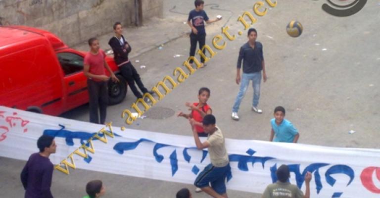 لقطة انتخابية..يافطة مرشح وكرة الطائرة (فيديو)