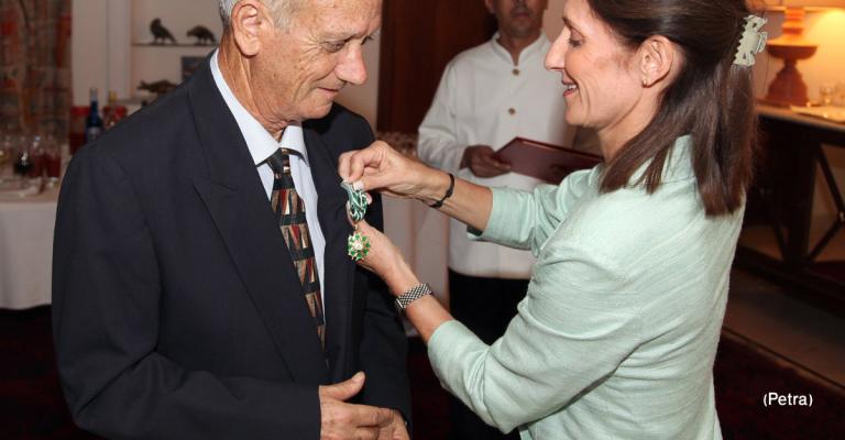 فرنسا تكرم عالم الاثار الاردني زيادين