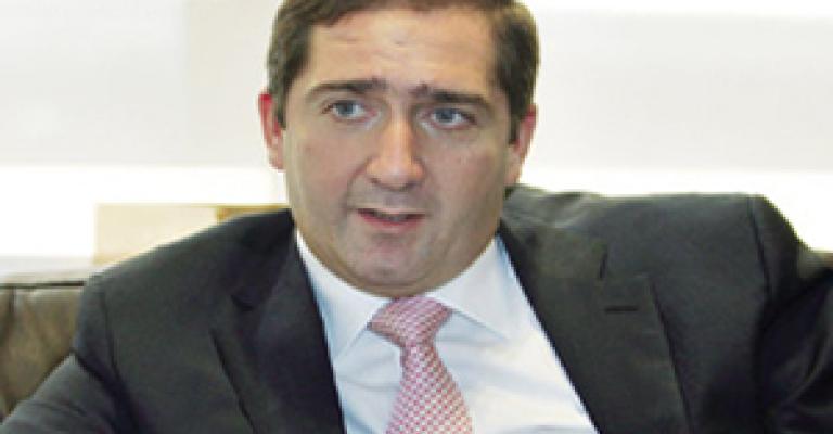 رئيس الوزراء يدلي بصوته مع بدء عملية الاقتراع 