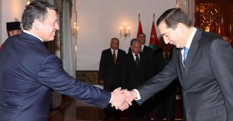 King accepts Rifai's Gov't resignation, asks him to form new government