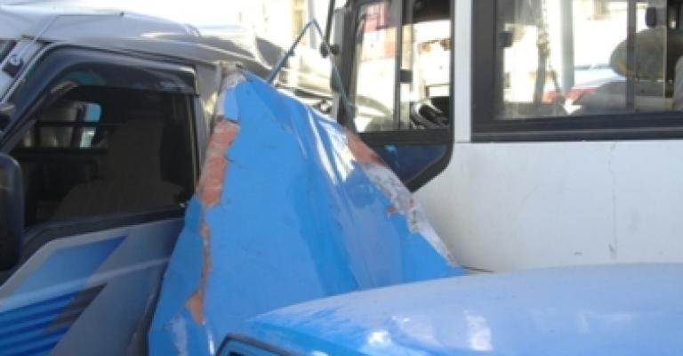 7 إصابات بحادث تصادم حافلة ركاب 7 إصابات بحادث تصادم حافلة ركاب