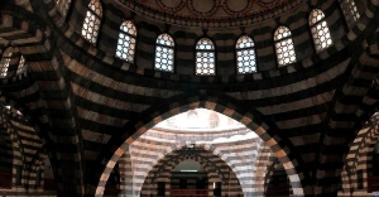 العرجان يحصل على فضية فنون العمارة