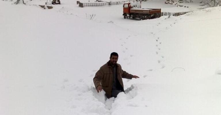 تساقط للثلوج في مناطق رأس منيف 