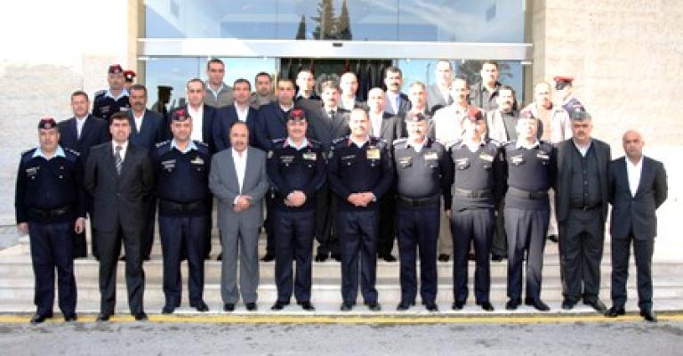 تكريم عدد من ضباط الامن العام