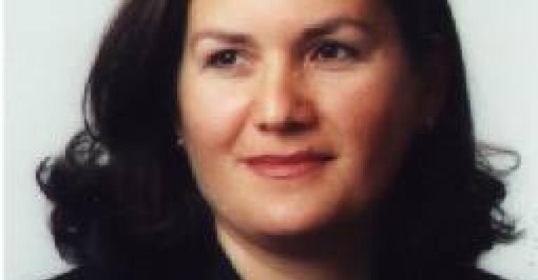 الاميرة سناء عاصم تفتتح بازارا الاميرة سناء عاصم تفتتح بازارا