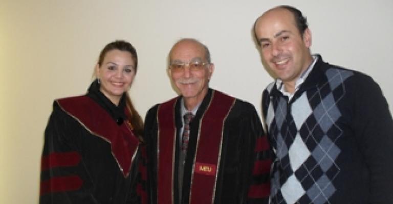 الزميلة رويس تناقش تجربة راديو البلد في أطروحة ماجستير