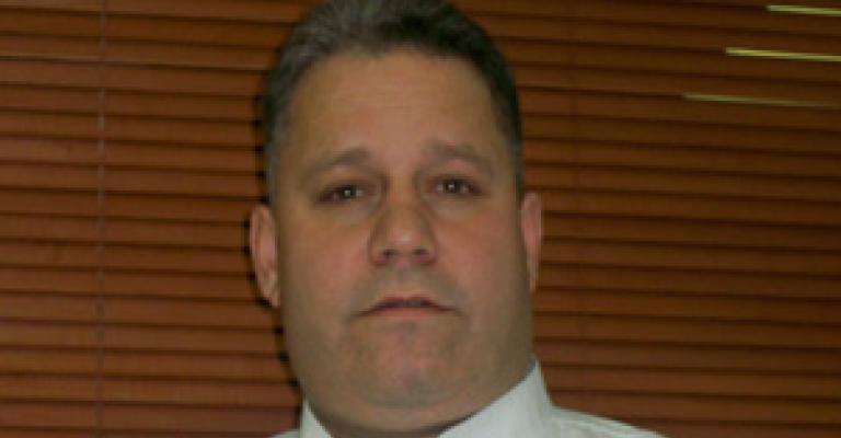 داود رئيسا للطهاة في (الرويال) داود رئيسا للطهاة في (الرويال)