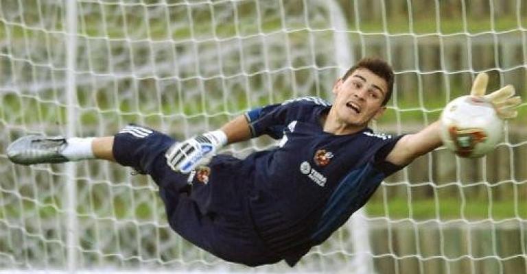 IFFS name Casillas 2010 goalkeeper of year