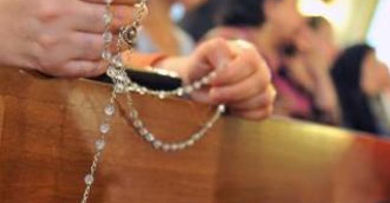 إجراءات أمنية مشددة حول الكنيسة القبطية بالعبدلي