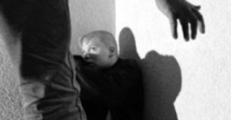 الأشغال الشاقة لأب ضرب ابنه حتى الموت