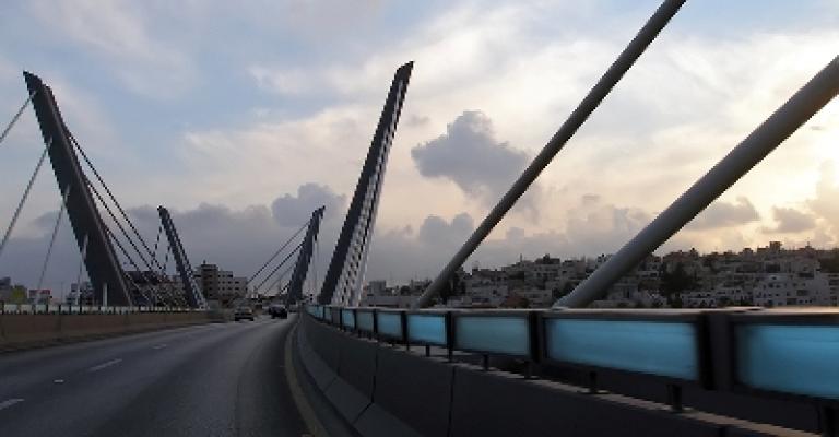 شاب يلقي بنفسه عن جسر عبدون والعثور على جثة مسنة بماركا