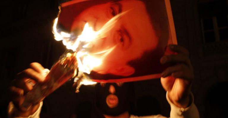 تجمهر أمام السفارة المصرية في عمان ورفع شعارات تؤيد "سقوط مبارك" تجمهر أمام السفارة المصرية في عمان ورفع شعارات تؤيد "سقوط مبارك"