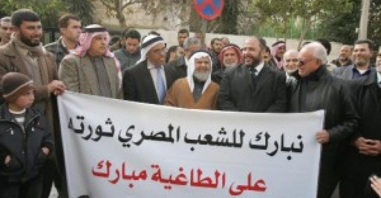 Crowds bless revolution against tyrant Mubarak Crowds bless revolution against tyrant Mubarak