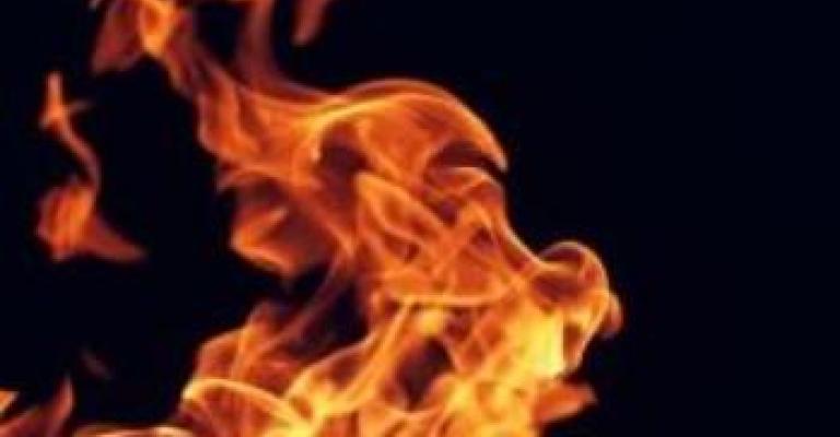 شاب يحرق نفسه في حديقة النزهة لخلافات زوجية