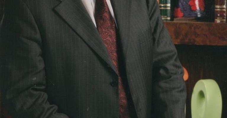 الحزب الوطني الدستوري يشكك بمؤهلات وزير البلديات