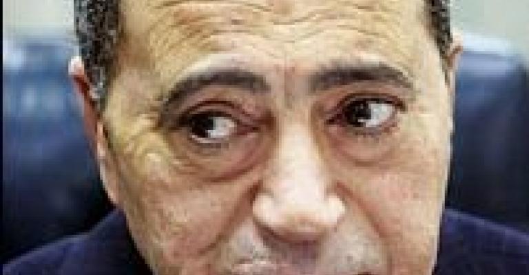 البخيت يقدم إقرار إشهار ذمته المالية