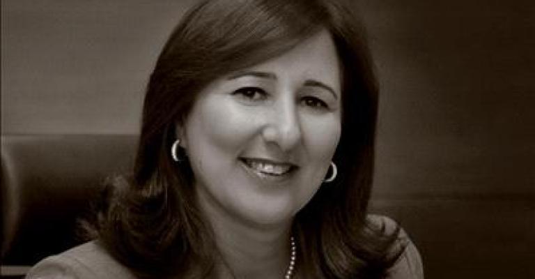 النائب ريم بدران تسلم السفير الليبي مذكرة تدين الجرائم بحق الشعب العزل