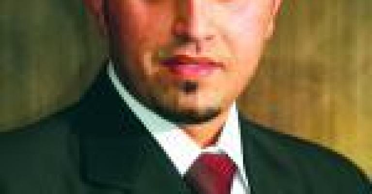 الزميل الطقاطقة يحصل على الماجستير في الترجمة