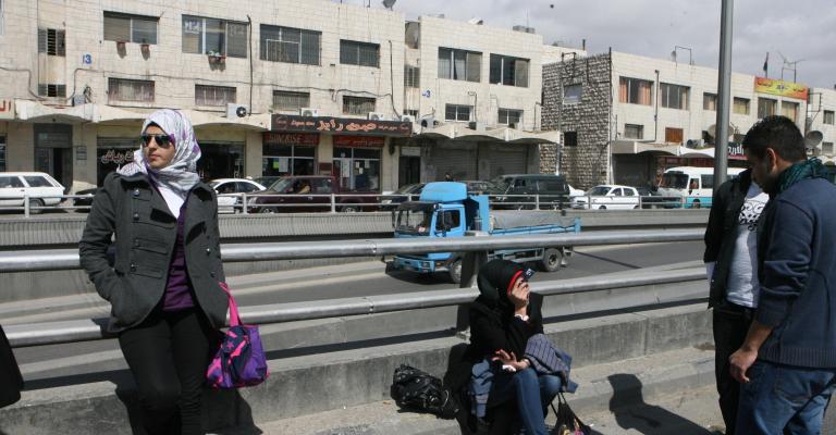 بالصور..طلاب الهاشمية يعتصمون قرب دوار المدينة بالصور..طلاب الهاشمية يعتصمون قرب دوار المدينة