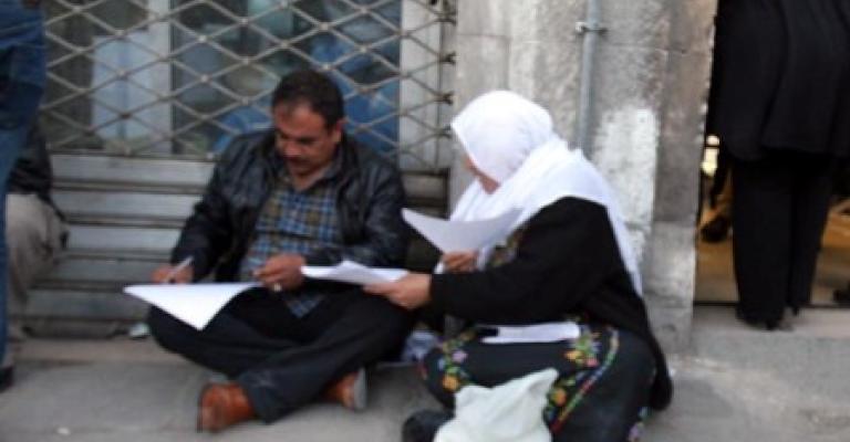 مواطنون يقدمون طلبات مساعدة مالية للديوان الملكي