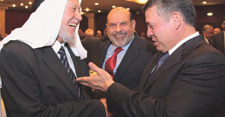 الملك يدعو الأحزاب لتبني برامج تلبي طموحات المواطني الملك يدعو الأحزاب لتبني برامج تلبي طموحات المواطني