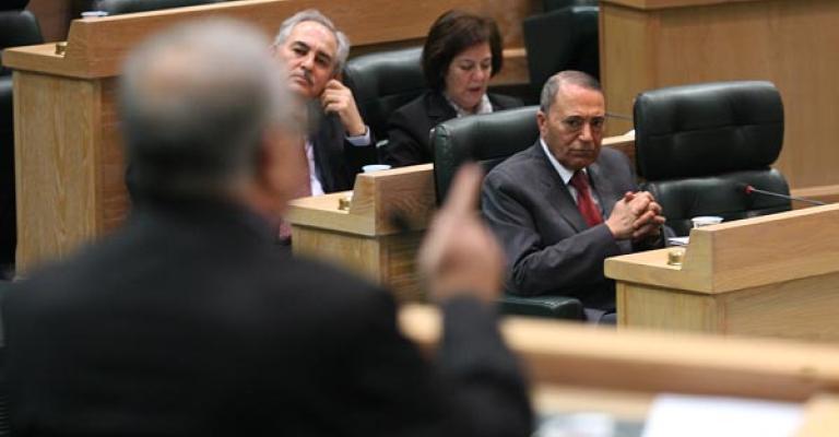 عطية وقموه يحولان سؤاليهما إلى استجوابين والنواب يفوض لجنته المالية بدراسة ملف بيتنا عطية وقموه يحولان سؤاليهما إلى استجوابين والنواب يفوض لجنته المالية بدراسة ملف بيتنا