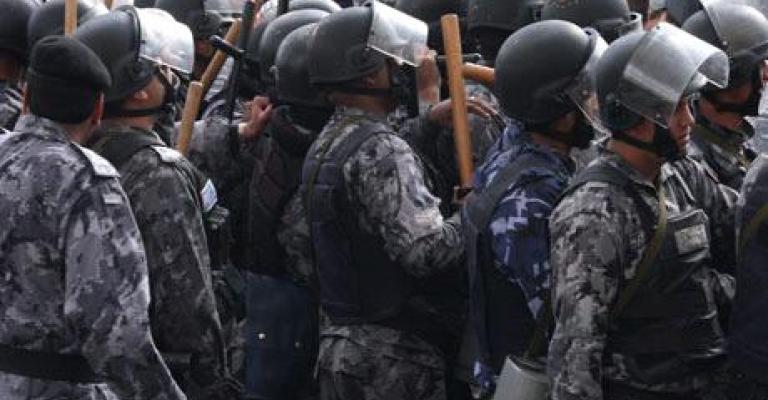 الدرك يفشل في إنهاء اعتصام سائقي الشاحنات