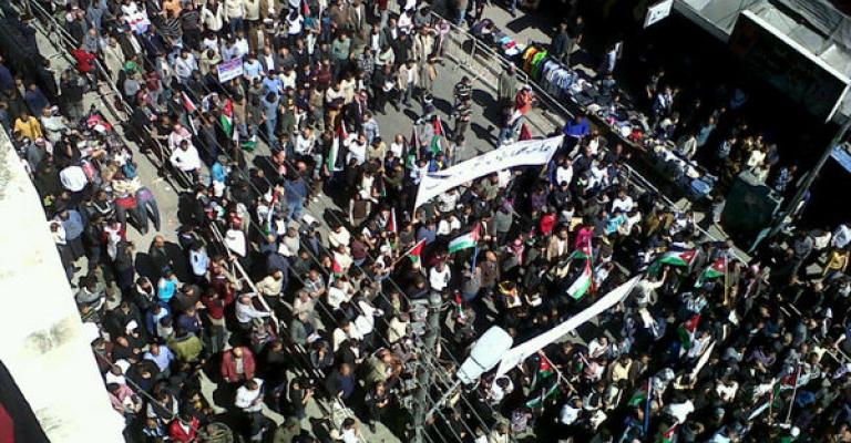 مسيرة وسط البلد .. مطالب بالإصلاحات الدستورية.. وتواجد أمني كثيف