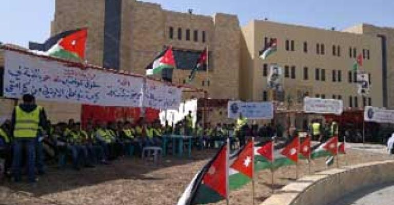 اعتصام "نافذ" يتحول إلى اضراب والمرصد العمالي ينتقد الموقف الحكومي اعتصام "نافذ" يتحول إلى اضراب والمرصد العمالي ينتقد الموقف الحكومي