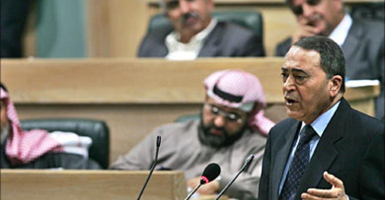 النواب يقرون قانون الاجتماعات وسط استياء بعضهم من تقدم الحكومة عليهم