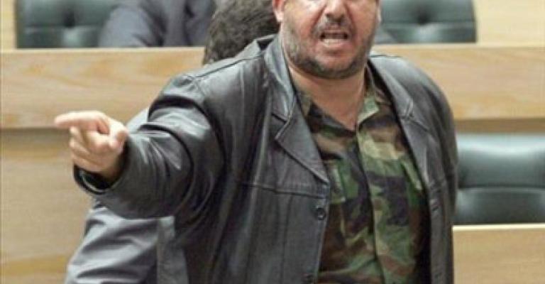 النواب يثمن دور اﻷمن بأحداث الجمعة ويرفض تقليص صلاحيات الملك النواب يثمن دور اﻷمن بأحداث الجمعة ويرفض تقليص صلاحيات الملك