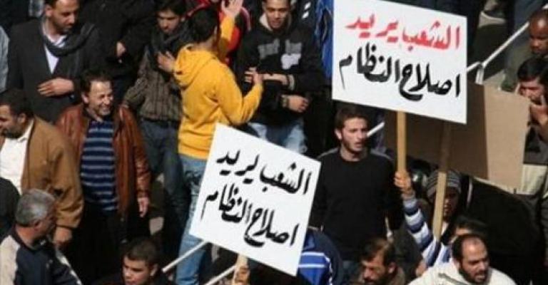 شباب 24 آذار يستبدلون دوار الداخلية بساحة الأمانة شباب 24 آذار يستبدلون دوار الداخلية بساحة الأمانة