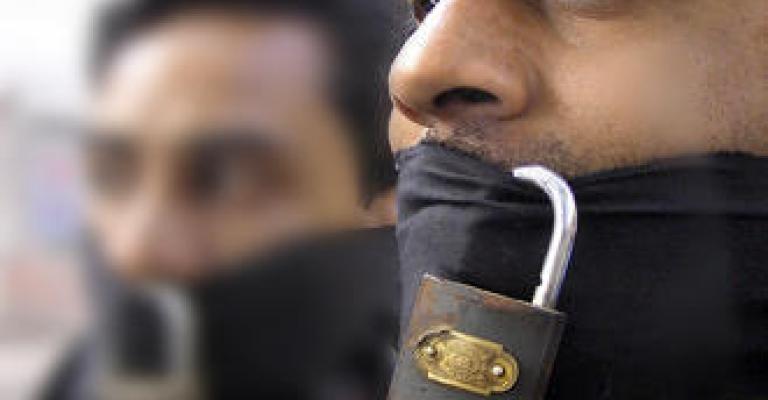 هل تحمي الحكومة حق المواطنين في التعبير عن الرأي ؟ هل تحمي الحكومة حق المواطنين في التعبير عن الرأي ؟